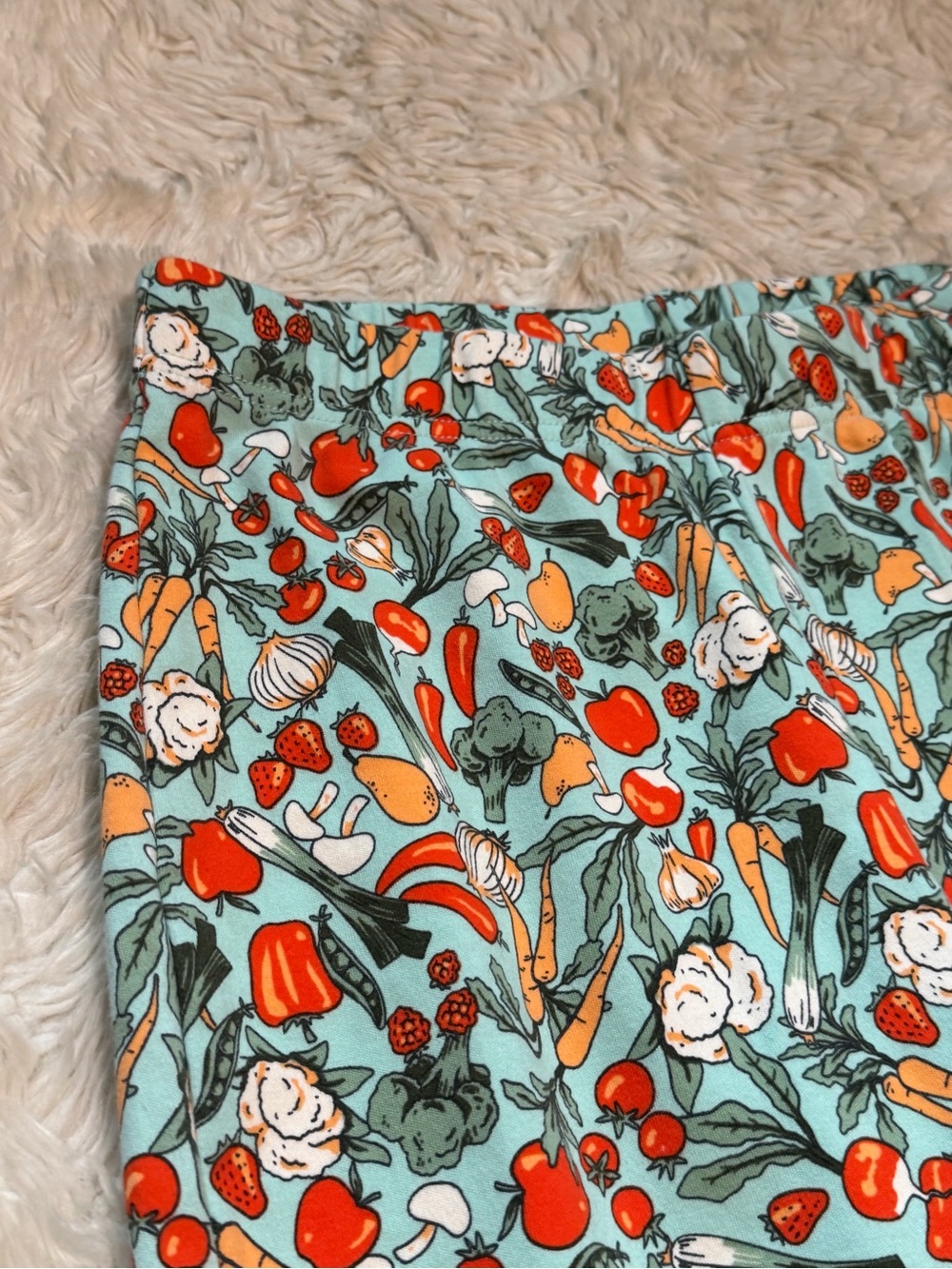Duluth Trading Co Women's Mint Leggings with Orange and Green Vegetable Print - Picture 3 of 5